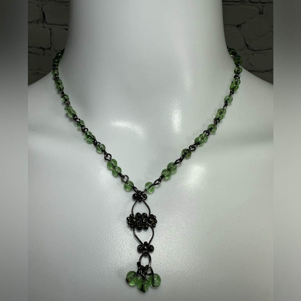 Beautiful vintage jade colored necklace